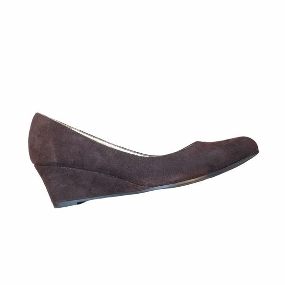 Le Chateau Brown suede wedge heels Vegan Sz 7.5 - Picture 1 of 5